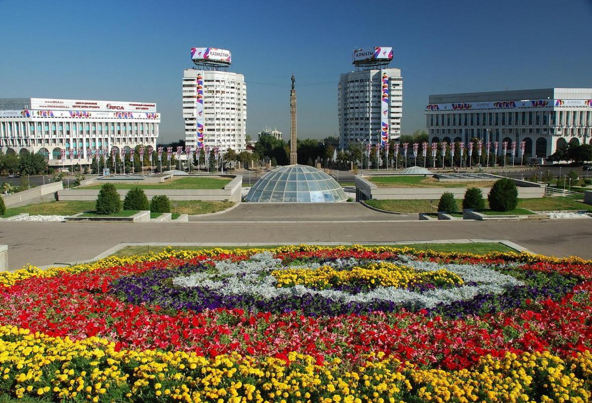 Nadezhda Apartments On Abay Avenue 59 Almatî Exterior foto